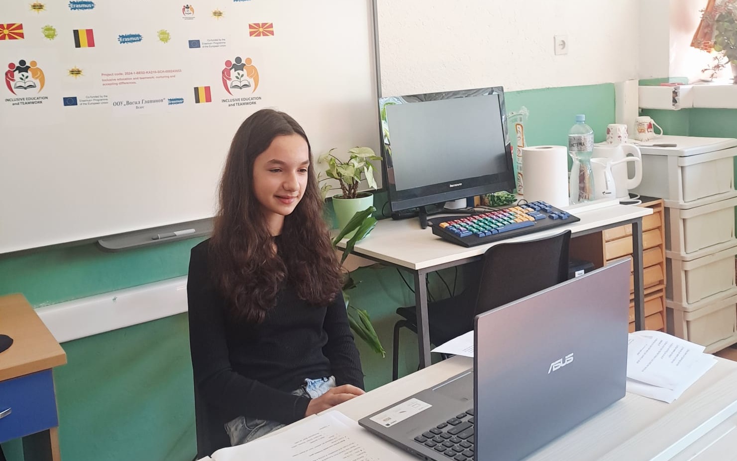 Student taking part in the online conversation